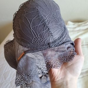SOLD •4/$20• Delicate lace Danskin bra